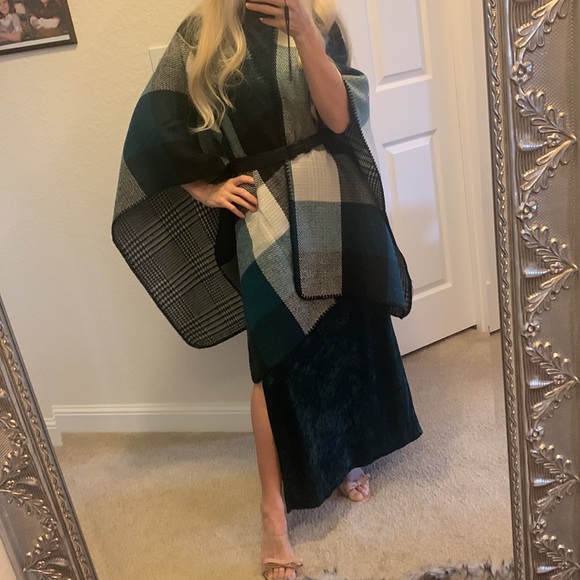 WOOLRICH Reversible blanket wrap - Picture 9 of 12